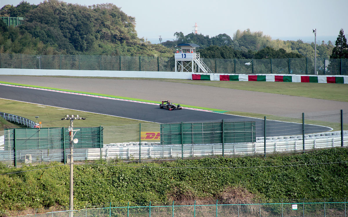 鈴鹿サーキットのデグナー2個目（ターン9）、2011年10月7日F1日本GP