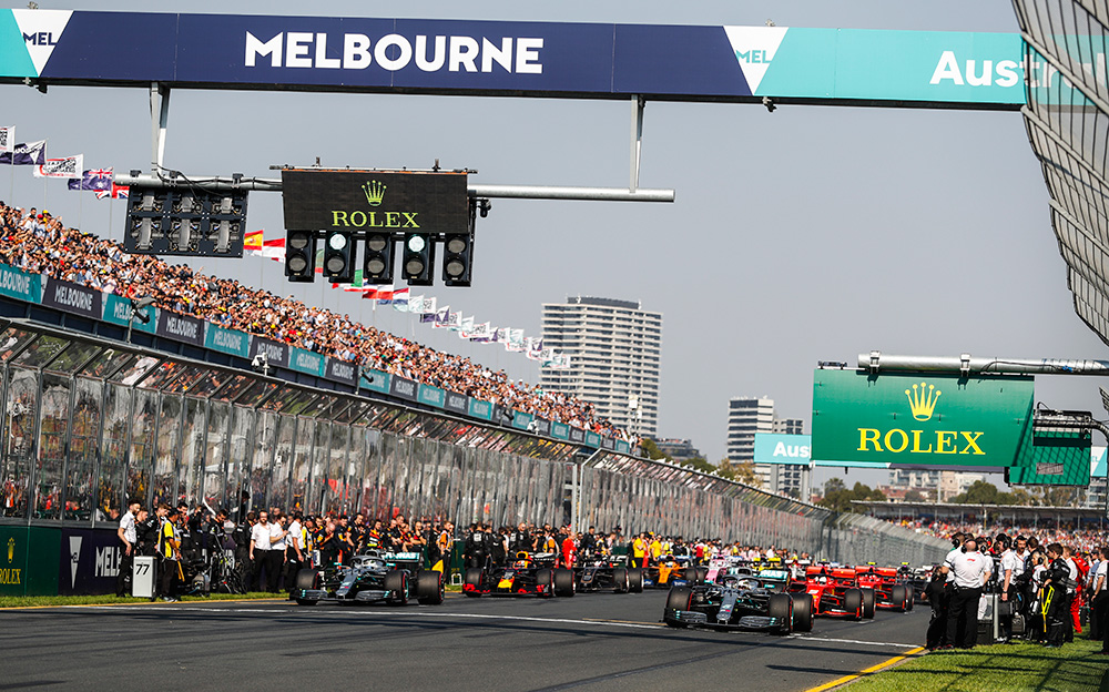 決勝レーススタート前のアルバート・パーク・サーキットのグリッドの様子、2019年F1オーストラリアGP