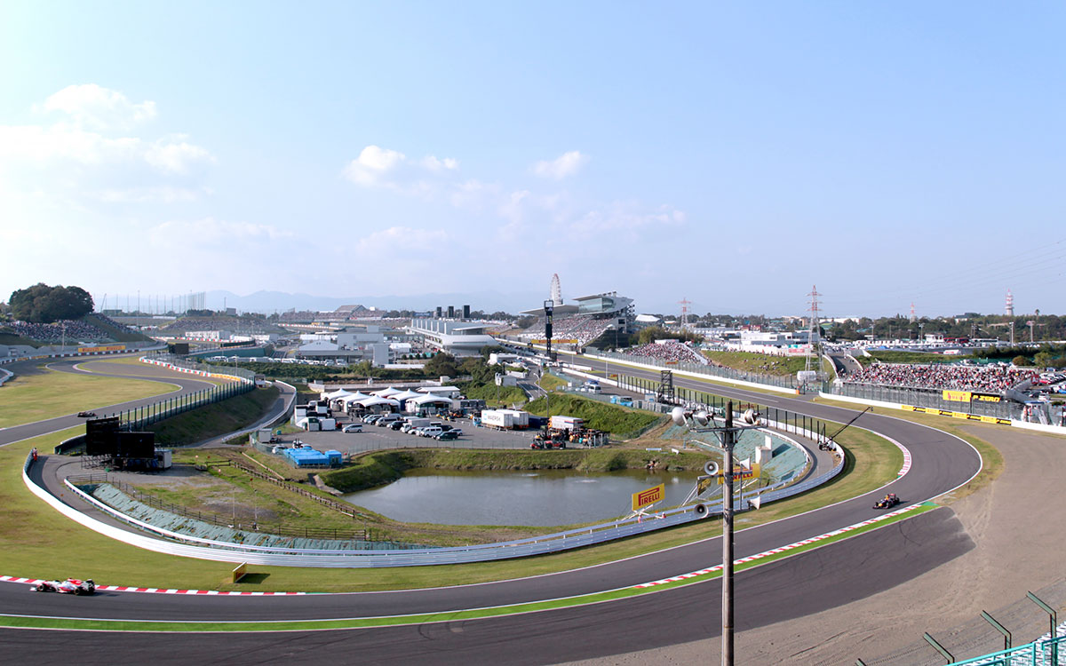 鈴鹿サーキットのホームストレート、ターン1、S字、2011年11月7日F1日本GP
