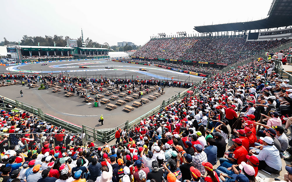 エルマノス・ロドリゲス・サーキットのスタジアムセクション、2019年F1メキシコGP決勝レース中