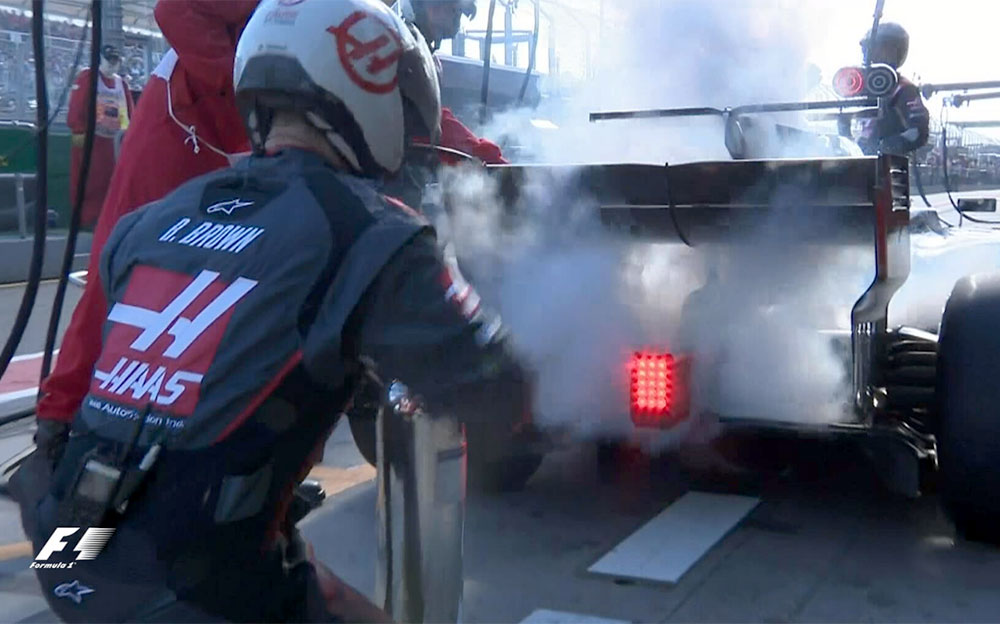 オーストラリアGPでエンジンから煙を吐いたロマン・グロージャン