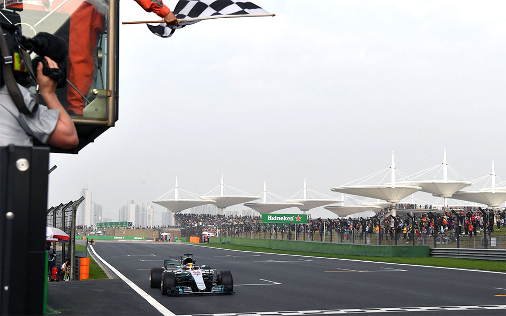 2017年F1中国GPを制したルイス・ハミルトン