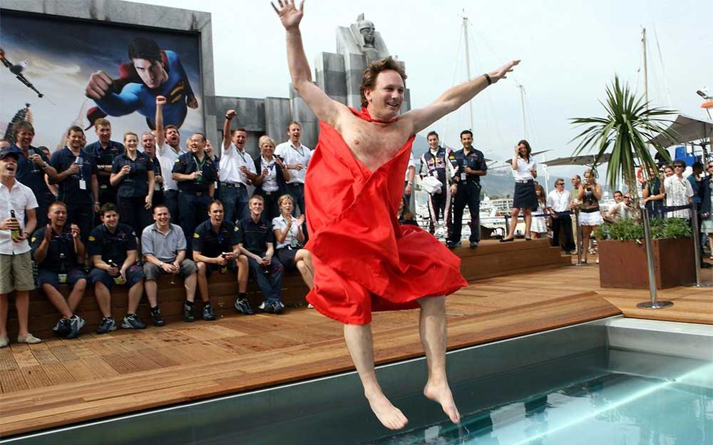 モナコ初優勝を祝いプールに飛び込むクリスチャン・ホーナー