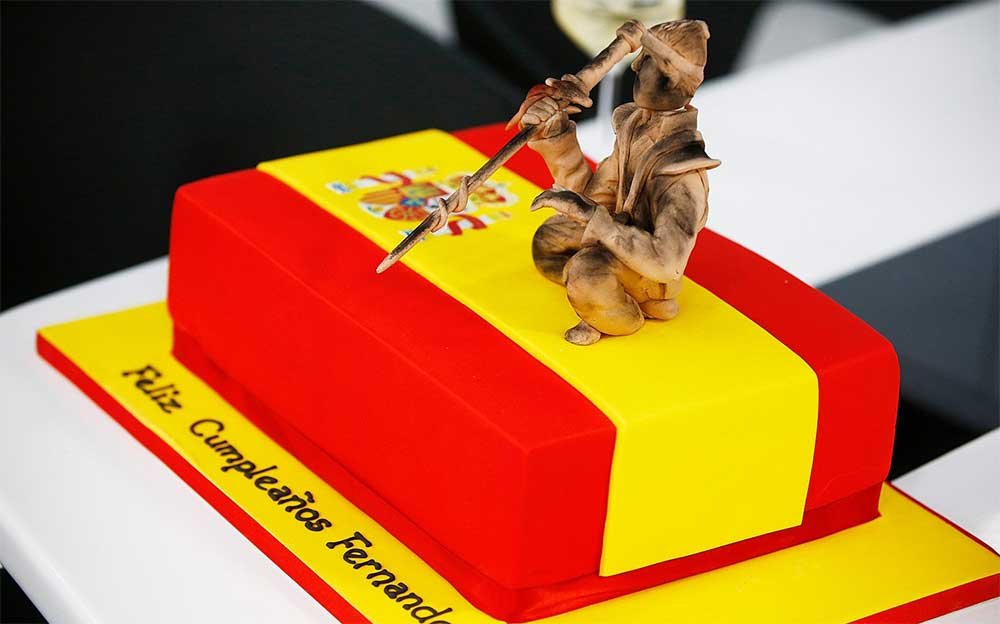 マクラーレン・ホンダが用意したフェルナンド・アロンソ36歳の誕生日を祝うケーキ