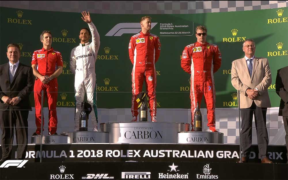 2018年F1オーストラリアGP表彰台に上がったセバスチャン・ベッテル、ルイス・ハミルトン、キミ・ライコネンの3人