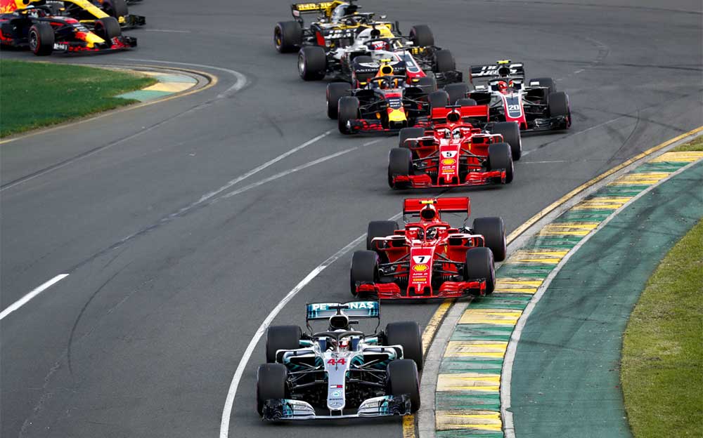 スタート直後の1コーナーの様子、2018年F1オーストラリアGP決勝