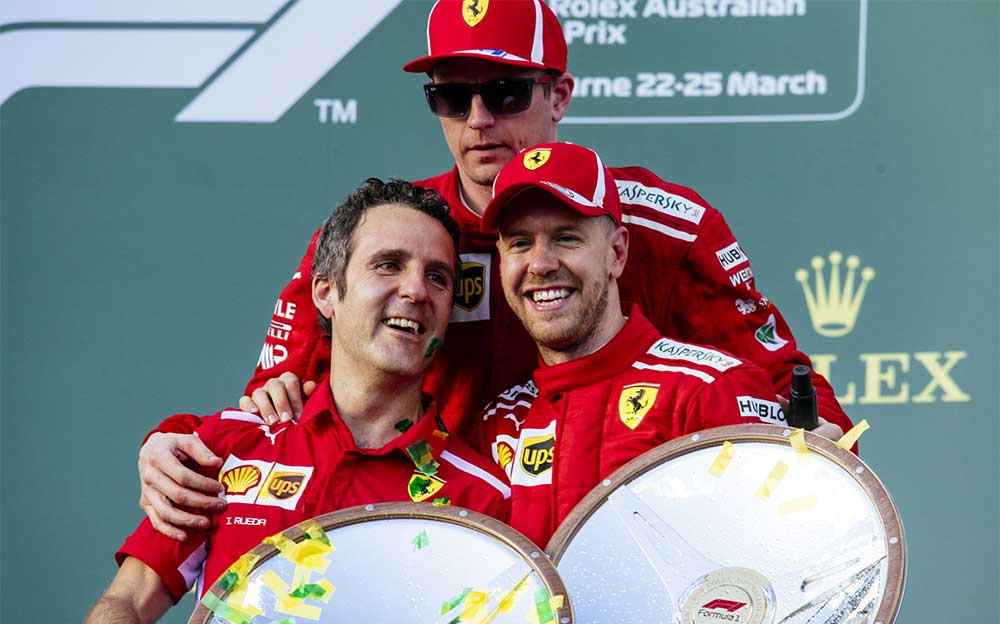 2018年F1オーストラリアGPで表彰台に上がったキミ・ライコネンとセバスチャン・ベッテル