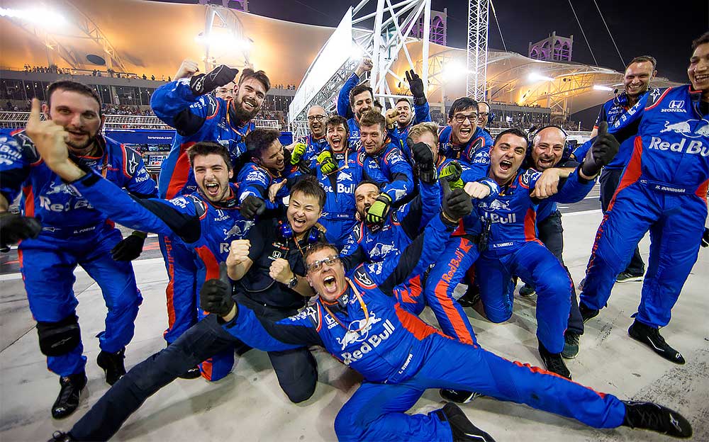 ホンダとの4位入賞に大興奮のトロ・ロッソのスタッフ達、2018年第二戦F1バーレーンGP決勝レース後