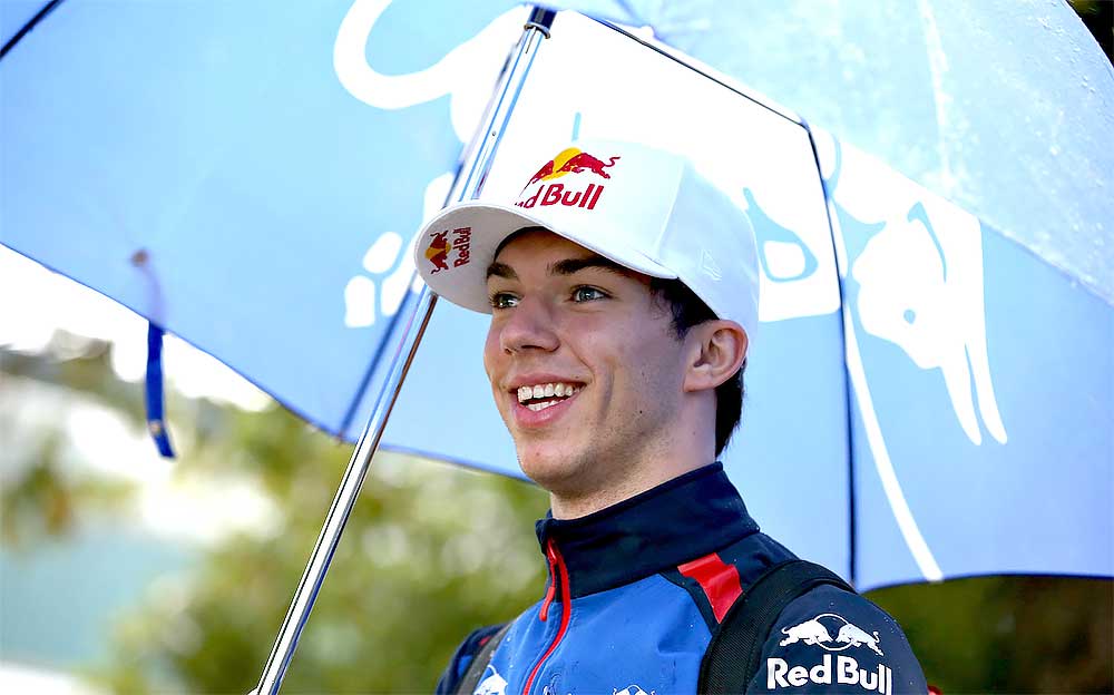 笑顔を見せるピエール・ガスリー、2018年F1オーストラリアGPにて