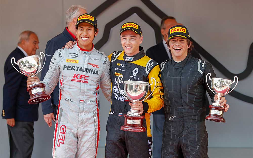 左からショーン・ゲラエル、アルテム・マルケロフ、ロベルト・メリ、2018年F2第4戦モナコレース1