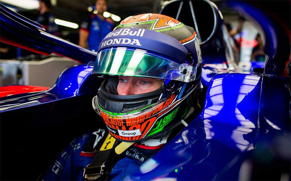 モナコGP予選に備えてガレージで集中力を高めるトロロッソ・ホンダのブレンドン・ハートレー