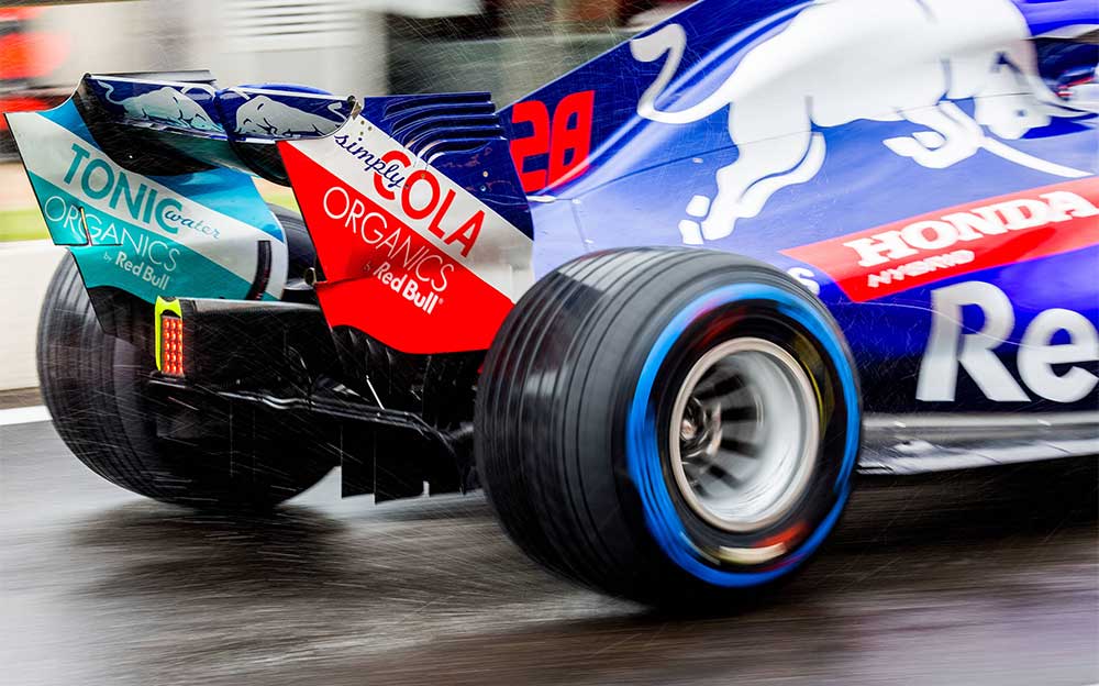 青色フルウェットタイヤを履いてポール・リカール・サーキットを走行するトロロッソ・ホンダSTR13
