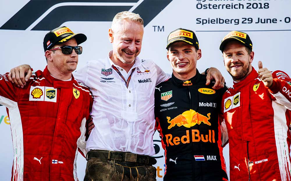 2018年F1オーストリアGPの表彰台に上がったフェラーリのキミ・ライコネンとセバスチャン・ベッテル、レッドブルのマックス・フェルスタッペン