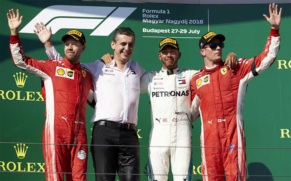 2018年F1ハンガリーGPの表彰台に上がったルイス・ハミルトン、セバスチャン・ベッテル、キミ・ライコネン
