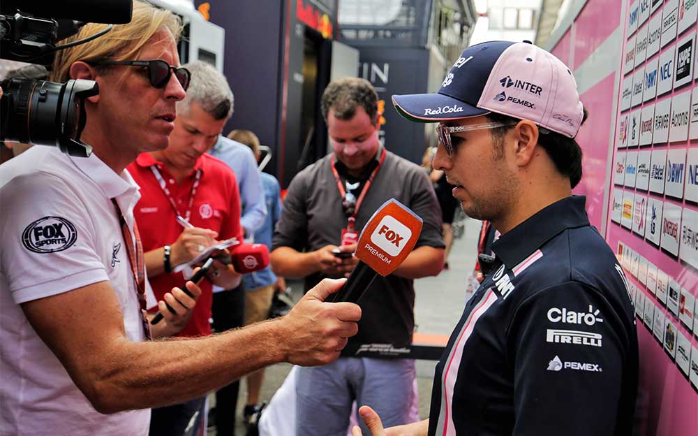 F1ハンガリーGPでメディアからの取材に対応するフォース・インディアのセルジオ・ペレス