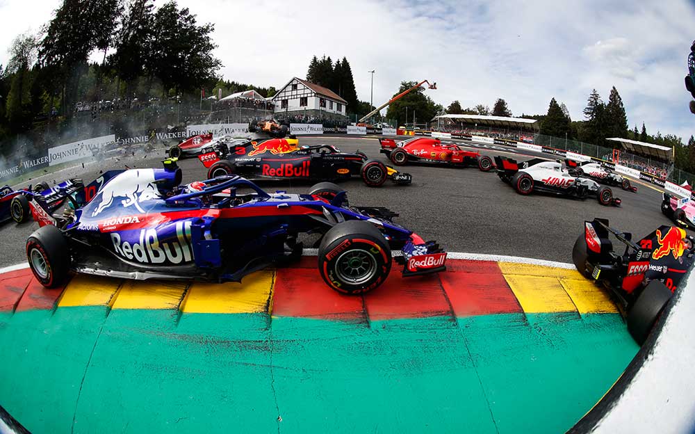 2018年F1ベルギーGP決勝レース1周目のターン1でのクラッシュの様子