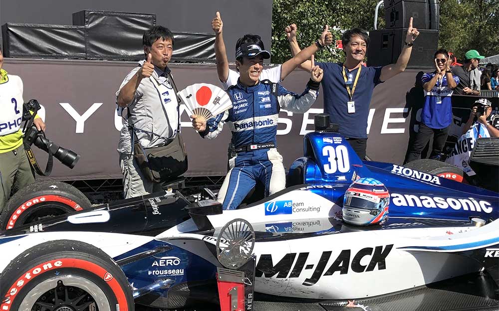 2018年インディカー第16戦ポートランドで優勝し勝利を祝うレイホール・レターマン・ラニガン・レーシングの佐藤琢磨