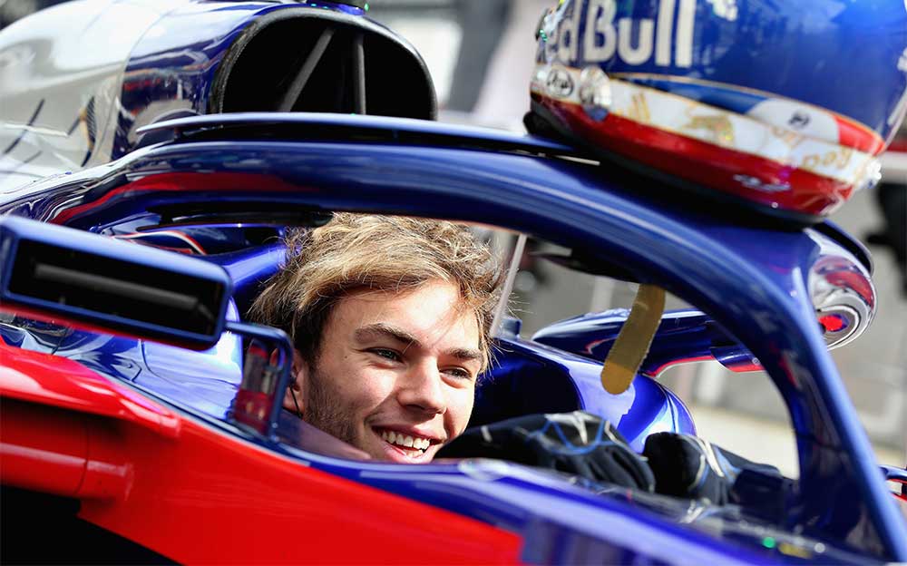 マシンに乗り込み微笑むトロロッソ・ホンダのピエール・ガスリー、2018年F1ロシアGP初日