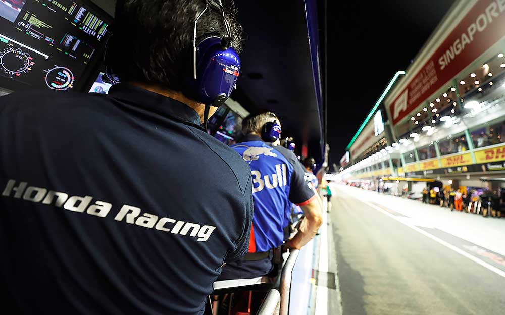 トロロッソ・ホンダのピットウォール、2018年F1シンガポールGP予選にて