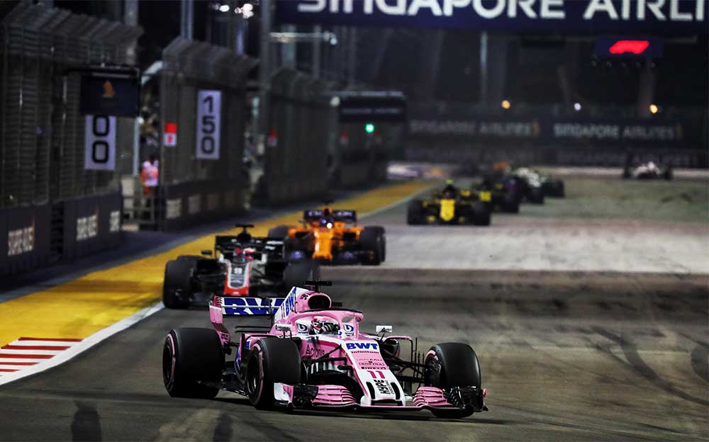 F1シンガポールGP決勝レースを走るレーシングポイント・フォースインディア