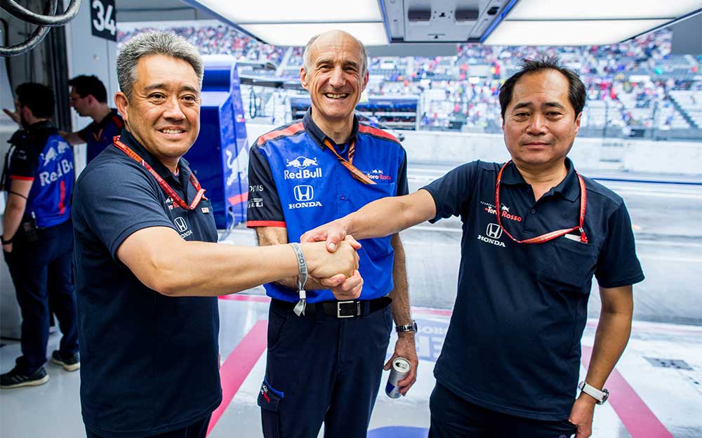 F1日本グランプリでの予選結果に喜ぶフランツ・トスト代表と山本雅史MS部長、田辺豊治テクニカルディレクター、2018年10月6日