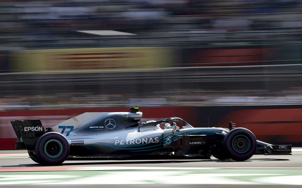 F1メキシコGPのフリー走行を走るメルセデスAMGのバルテリ・ボッタス