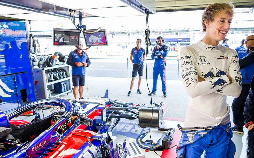 F1メキシコGPのガレージ内で笑顔を見せるトロロッソ・ホンダのブレンドン・ハートレー
