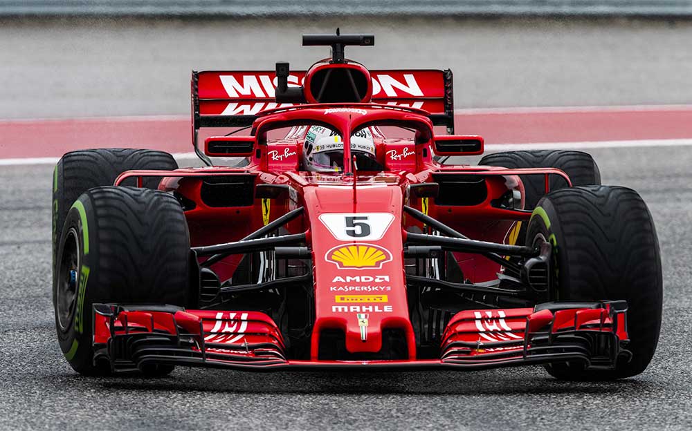 インターミディエイトタイヤを履きCOTAを走行するスクーデリア・フェラーリのセバスチャン・ベッテル、F1アメリカGP FP1 2018年10月19日
