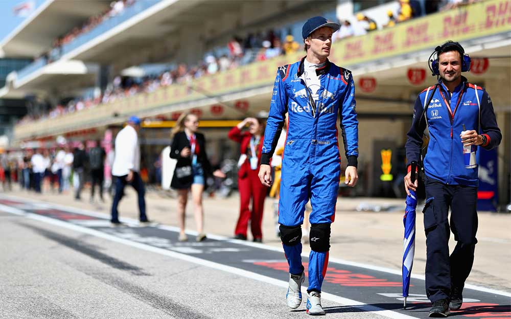 サーキット・オブ・ジ・アメリカズのピットレーンを歩くトロロッソ・ホンダのブレンドン・ハートレー、F1アメリカGP 2018年10月21日