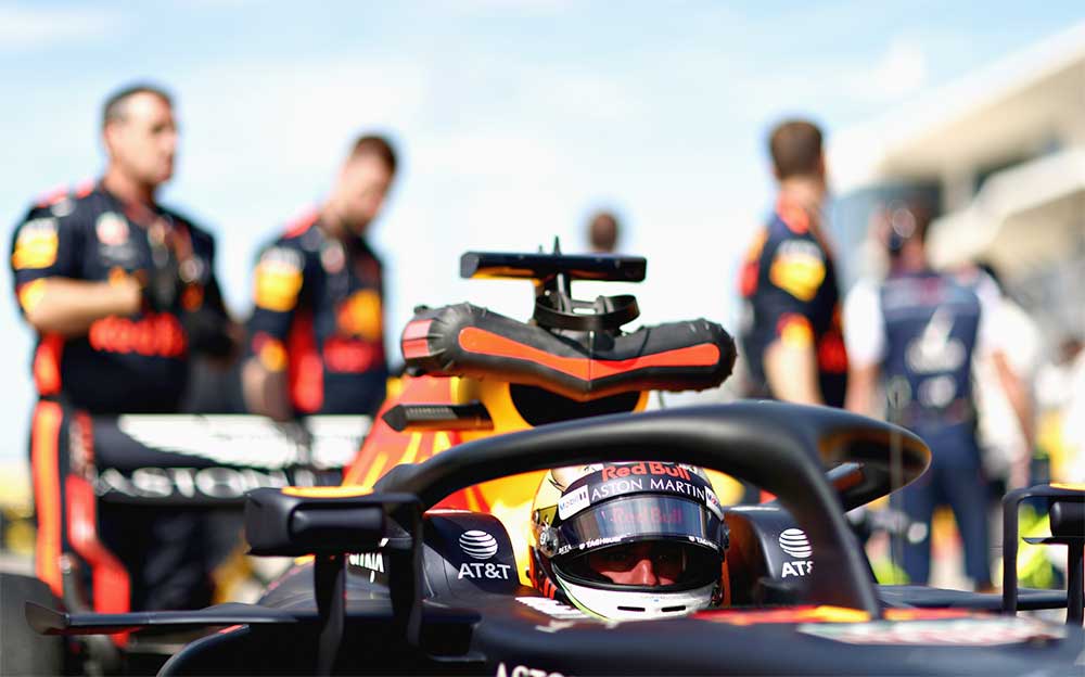 コックピットに座りレース開始を待つレッドブル・レーシングのダニエル・リカルド、F1アメリカGP 2018年10月21日