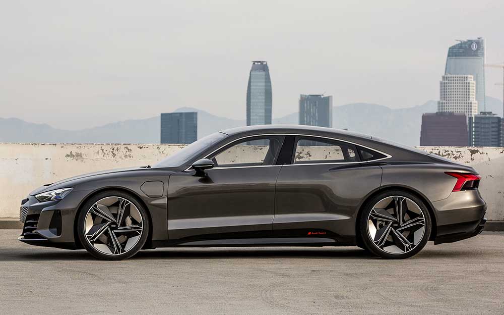4ドアクーペの電気自動車コンセプト「Audi e-tron GT concept」サイド