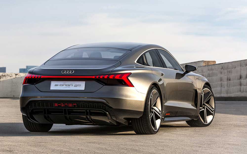 4ドアクーペの電気自動車コンセプト「Audi e-tron GT concept」リア