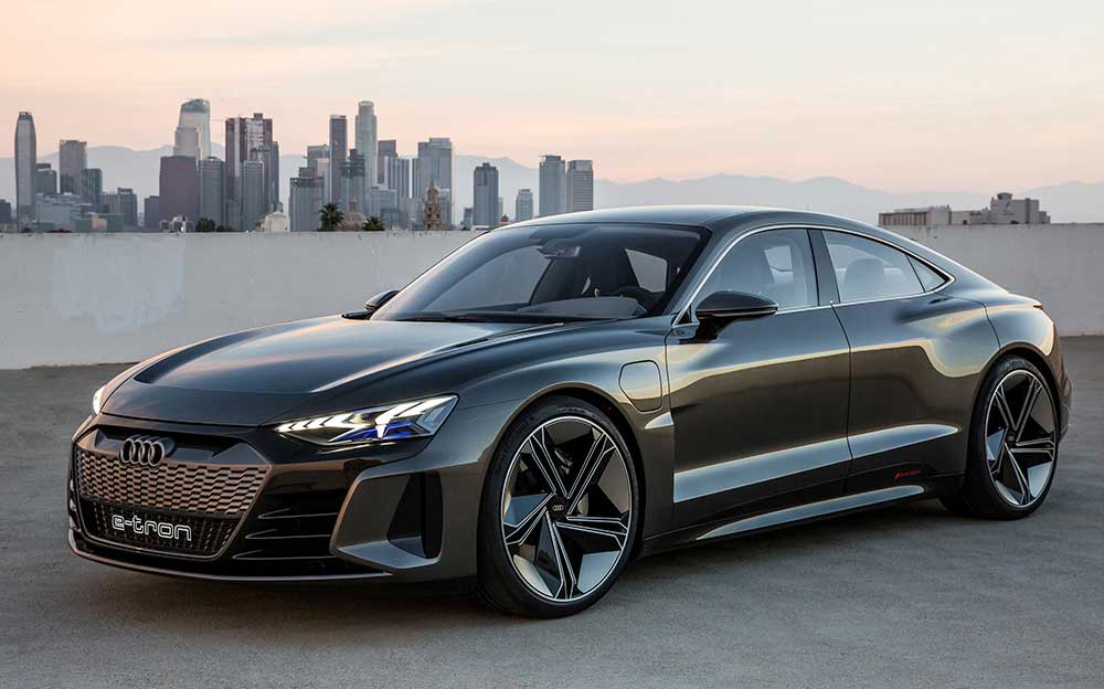 4ドアクーペの電気自動車コンセプト「Audi e-tron GT concept」フロント