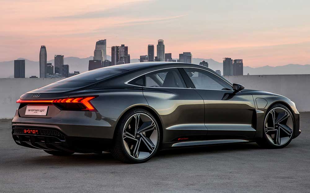 4ドアクーペの電気自動車コンセプト「Audi e-tron GT concept」リア