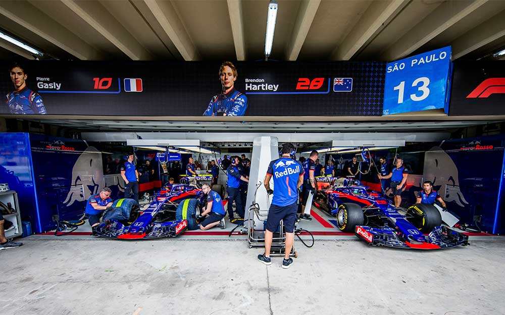 インテルラゴス・サーキットのトロロッソ・ホンダのガレージ、F1ブラジルGP 2018年11月9日