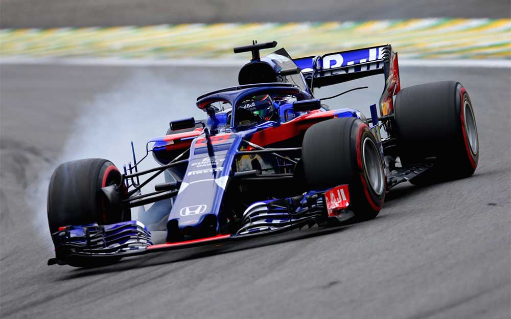 F1ブラジルGP予選でタイヤスモークを上げるトロロッソ・ホンダのブレンドン・ハートレー 2018年11月10日