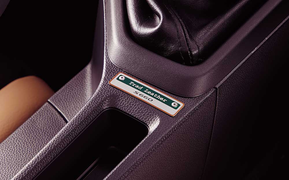 S660 α特別仕様車 Trad Leather Edition アルミ製コンソールプレート