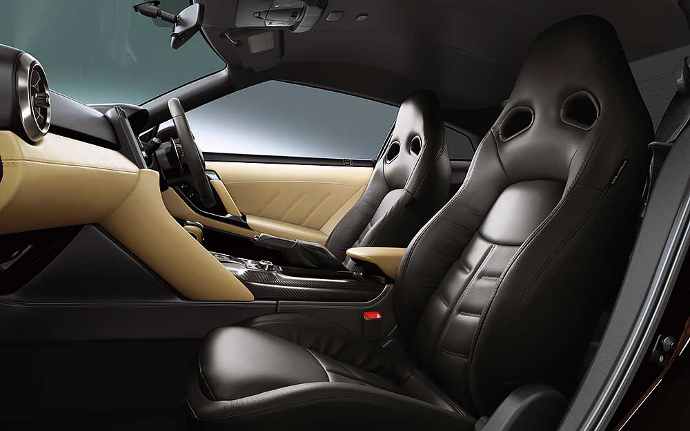Ivory Leather Interior & Urban Black Leather Front Seat、NISSAN GT-R 50台限定 特別仕様「大坂なおみ選手 日産ブランドアンバサダー就任記念モデル」