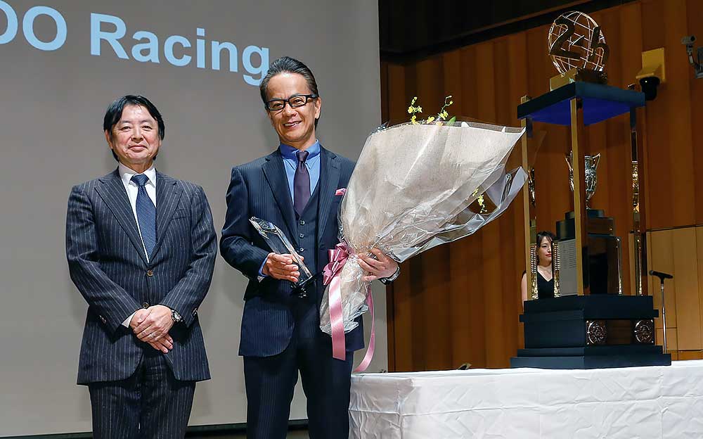 日本カー・オブ・ザ・イヤー実行委員会特別賞を受賞したトヨタ・ガズーレーシング