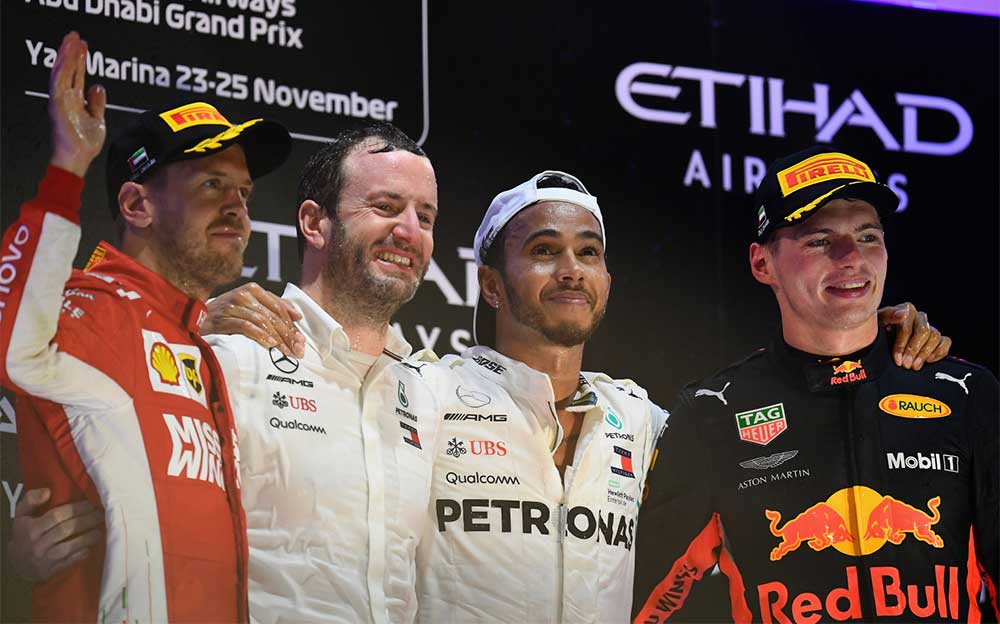 2018年F1アブダビGP決勝で表彰台に上がったルイス・ハミルトンとセバスチャン・ベッテルとマックス・フェルスタッペン