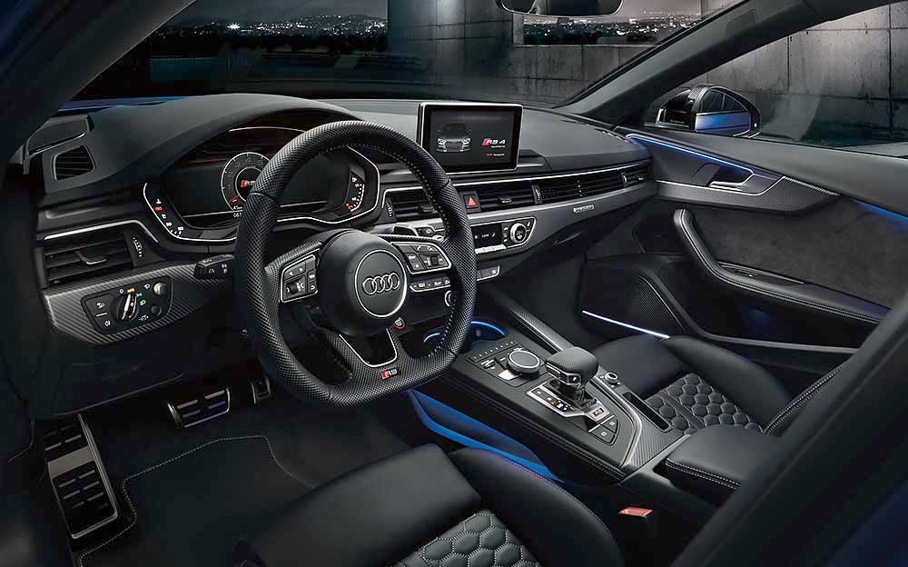 新型 Audi RS 4 Avantのコックピット