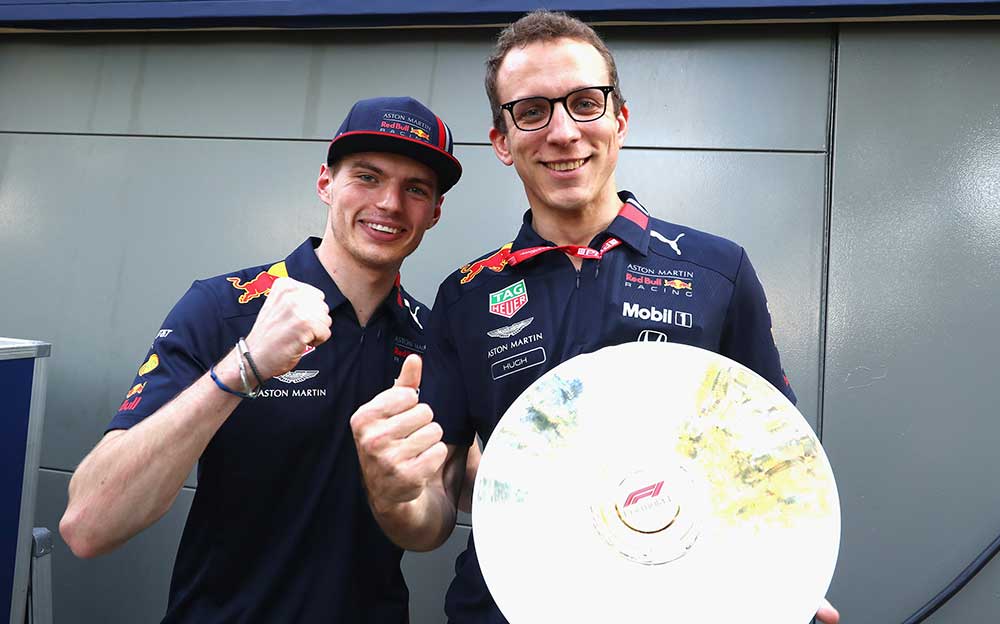 2019年F1オーストラリアGPでの3位表彰台を喜ぶレッドブル・ホンダのマックス・フェルスタッペン