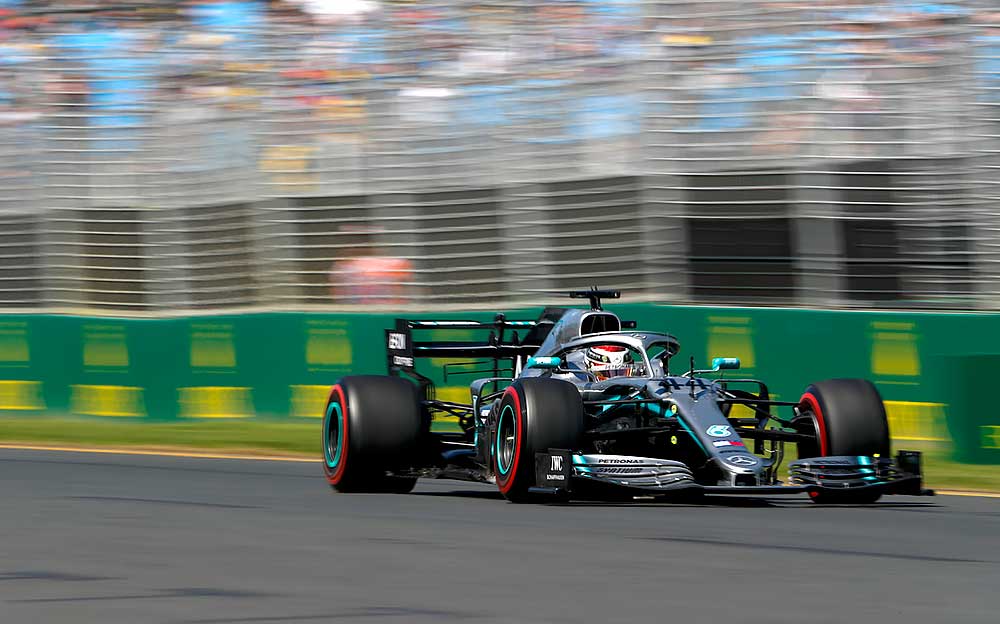 アルバート・パーク・サーキットを走るメルセデスのルイス・ハミルトン、2019年F1オーストラリアGPフリー走行
