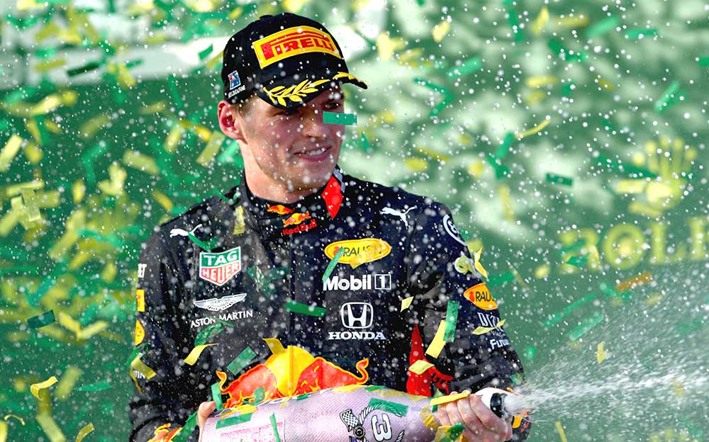 F1オーストラリアGP決勝後のポディウム・セレモニーでシャンパンファイトに興じるレッドブル・ホンダのマックス・フェルスタッペン