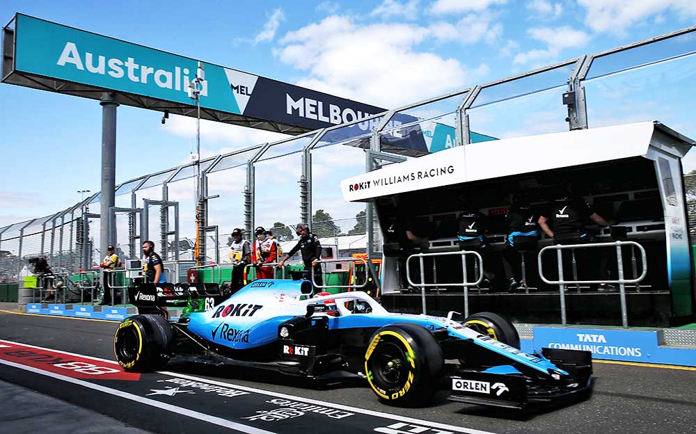アルバート・パーク・サーキットのピットレーンを走行するウィリアムズのジョージ・ラッセル、2019年F1オーストラリアGP