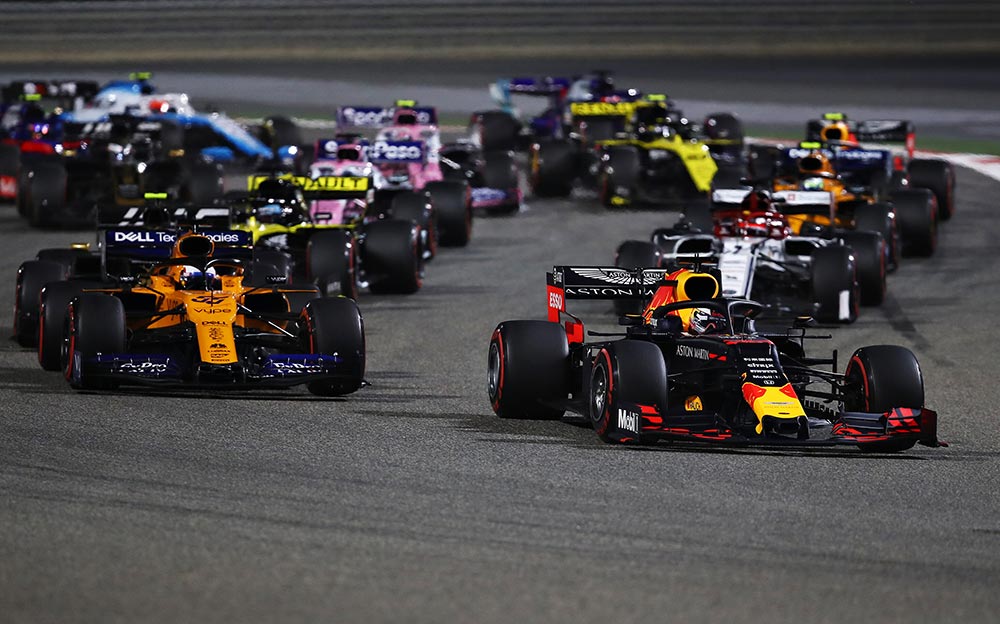 2019年F1バーレーンGP決勝レース開始直後のコース上の様子