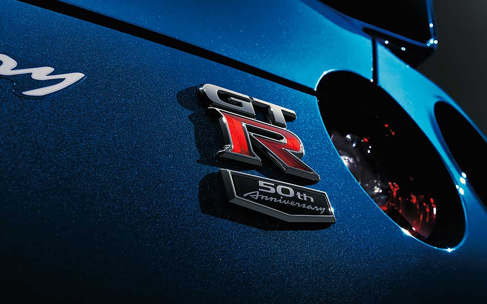 NISSAN GT-R 50th Anniversary 50周年記念ロゴ入りバッジ