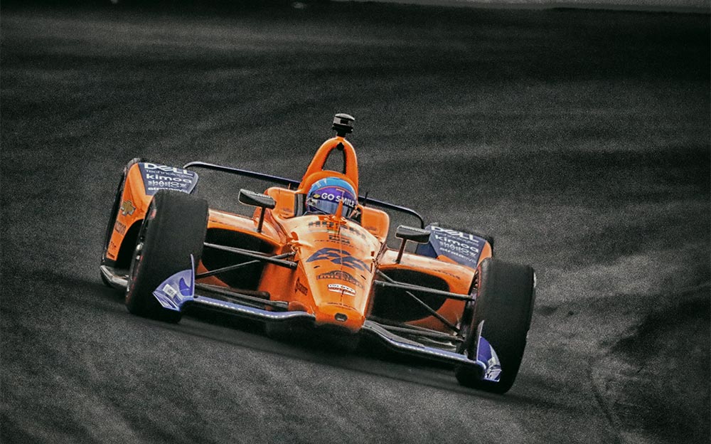インディアナポリス・モーター・スピードウェイを走行するマクラーレン、2019年インディ500予選2日目
