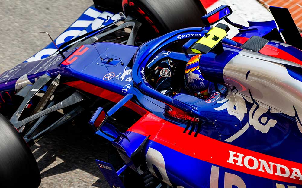 アレックス・アルボンがドライブ中のトロロッソ・ホンダSTR14、F1モナコGP予選