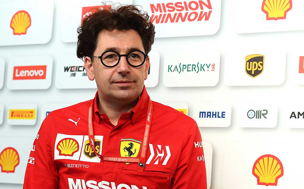 メディアからの質問に答えるフェラーリのマッティア・ビノット代表